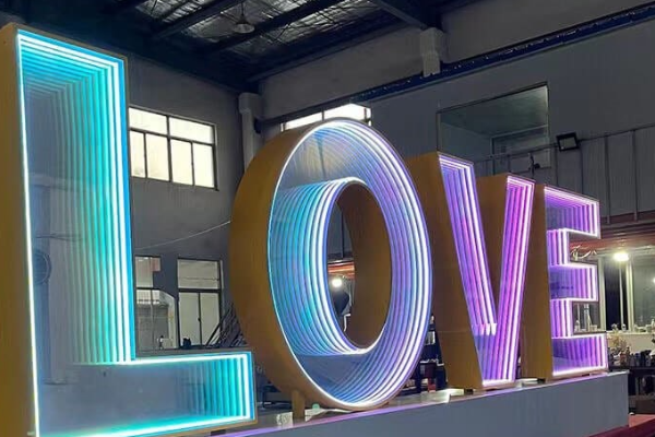 Restaurant Neon Branding